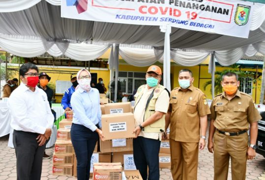 Gugus Tugas Sergai Serahkan Bantuan Untuk Masyarakat Sergai