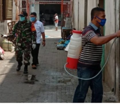 Lurah Kisaran Kota Lakukan Penyemprotan Disinfektan
