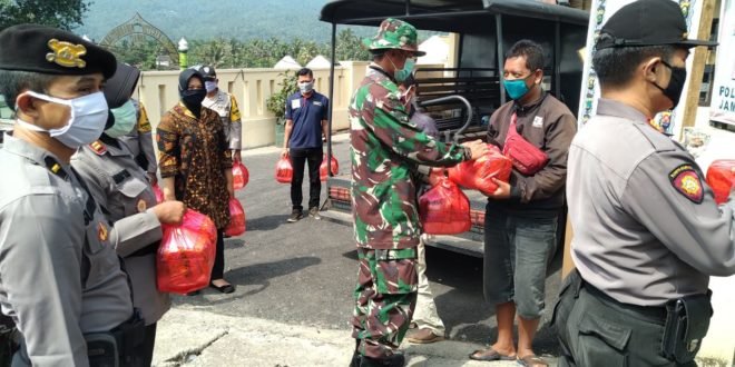 Sinergritas Koramil dan Polsek Jambu Beri Bantuan Sembako