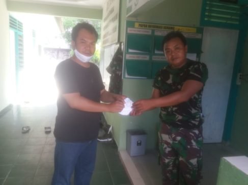 Kepala Kajari Bangka Barat Bagikan Masker ke Warga Parit Tiga