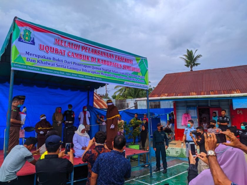 Bupati Erli Hasim Absen Saat Eksekusi Cambuk Pelaku Mesum di Lapas Simeulue