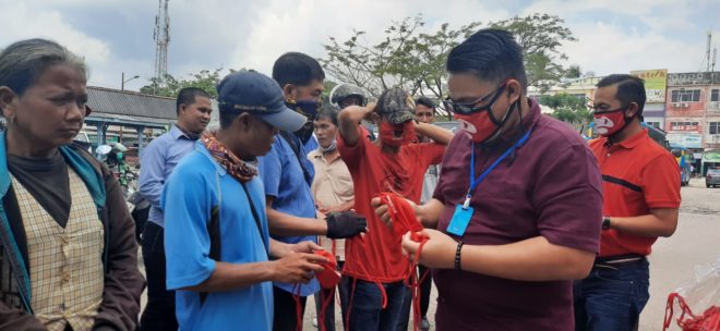 Lawan Covid-19, PDI Perjuangan Sumsel Bagikan Ribuan Masker dan Penyanitasi Tangan