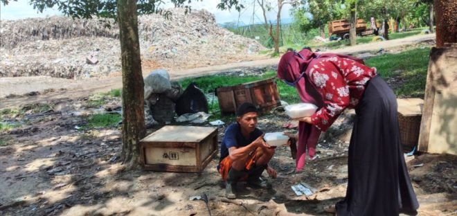 ACT – MRI Korda Lahat Gelar Operasi Makan Gratis Untuk Pemulung