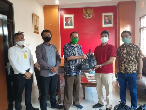 Kajari Kembali Salurkan Bantuan ke Jurnalis di Bangka Barat