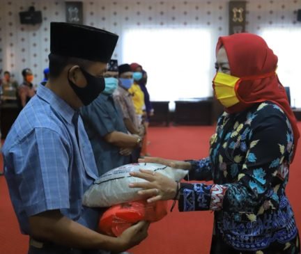 Bupati Tuba Khawatirkan Keadaan Keluarga Tim Medis