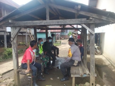 Rumah Warga dan Tempat Ibadah di Kecamatan Muarasiau Baru Disemprot Disinfektan