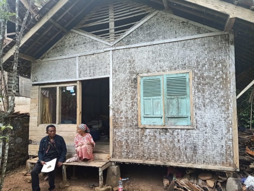 Mengintip Aktivitas Nenek Aliyah, Warga Miskin Ciamis yang Tak Kunjung Dibantu Pemerintah