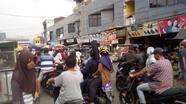 Masyarakat Ciamis ‘Ngabuburit’ Tanpa Hiraukan Physical Distancing