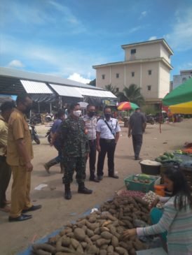 Lapak Para Pedagang di Kecamatan Parit Tiga Ditertibkan Tim Gabungan