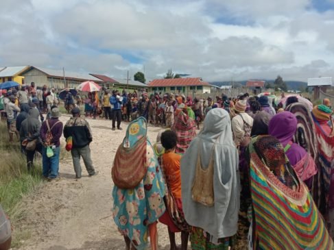 Kaum Intelektual Deiyai Sosialisasikan Dampak dari Covid-19 di Onago