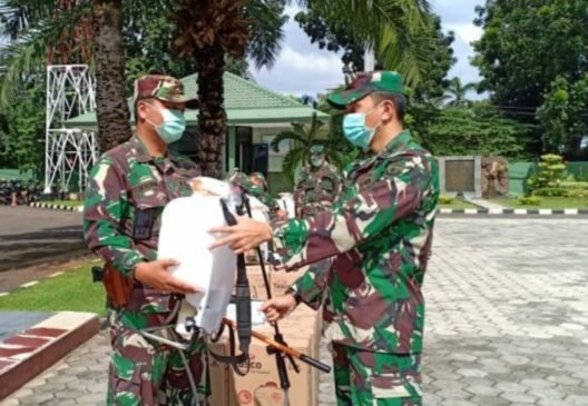 Kodim 0505/JKT Bagikan 100 Unit Alat Penyemprot Disinfektan