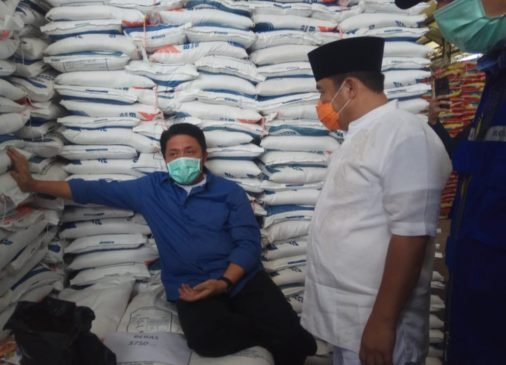 Gubernur Sumsel Pantau Stok Sembako di Gudang Bulog Ogan Ilir
