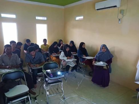 Pembelajaran Paket Kesetaraan di Sekretariat PKBM Seroja