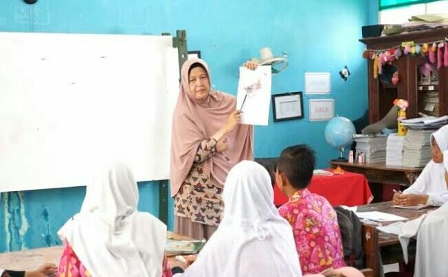 Inovasi Guru di Perbatasan Manfaatkan Radio Sebagai Media Belajar Mengajar