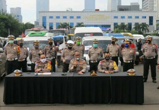 Polda Metro Jaya Amankan 202 Travel Gelap yang Angkut 1.113 Pemudik
