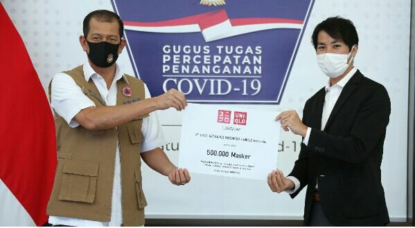 Uniqlo Indonesia Bantu Tenaga Medis 500 Ribu Masker Melalui Gugus Tugas Nasional
