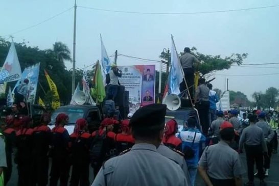 May Day, Buruh Demo Secara Virtual dan Lakukan Kegiatan Bakti Sosial