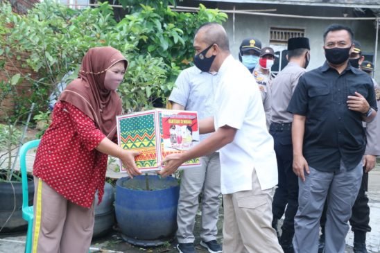 Alumni Akpol 93 Pesat Gatra dan Djeng PG Berbagi Kasih