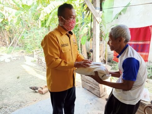 Partai Politik Hanura Kabupaten OKI Bangun Solidaritas melalui Bantuan