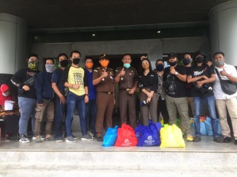 Kajati Sumsel Bagikan 2200 Sembako ke Tiga Kecamatan