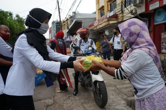 ‘Kumham Sumsel Peduli’ Bagikan Ratusan Takjil