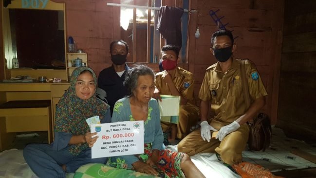 Ratusan Warga Sungai Pasir Terima BLT Desa