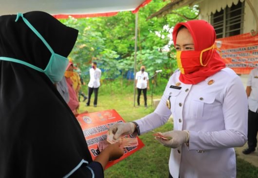 “Ingat, Dana BST Jangan Dibelikan Rokok,” Pesan Bupati Tulang Bawang