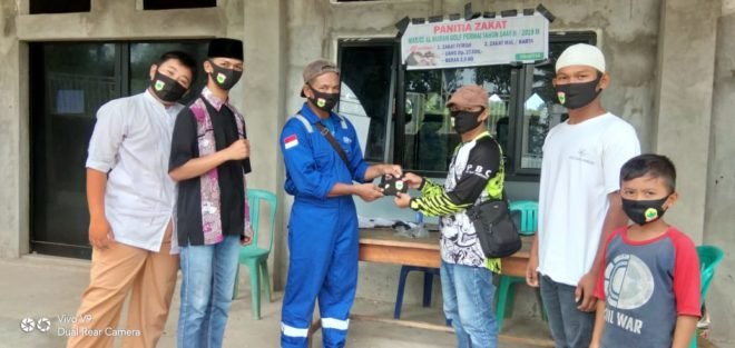 Lawan Virus Corona, GM Kosgoro PALI Bagikan Masker Kepada Irmasja dan Wartawan 