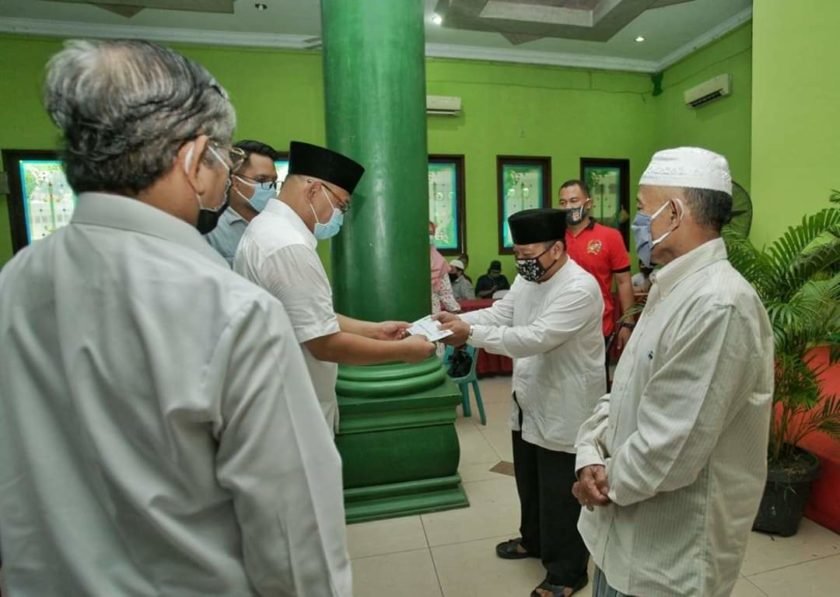 Ratusan Fisabilillah Dapat Bantuan Zakat dari Plt Wako Medan