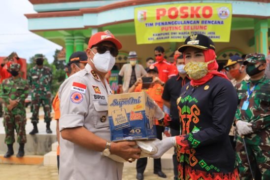Bupati Lampung Tengah Sumbang Sembako dan Bahan Bangunan ke Warga Tulang Bawang