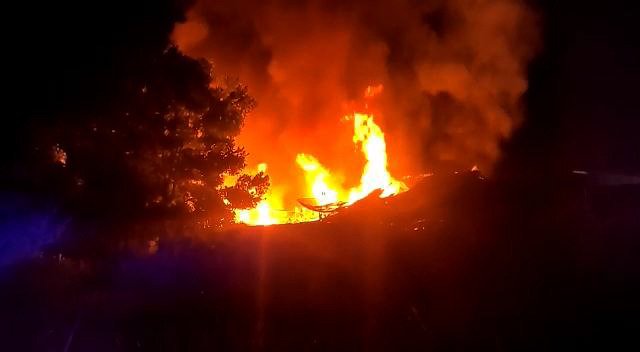 Lima Toko dan Satu Warung Makan  di Pasar Tempel Tuba Hangus Terbakar