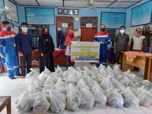 SKK Migas Sumbagsel Gandeng KKKS PHE Raja Tempirai Bagikan Sembako