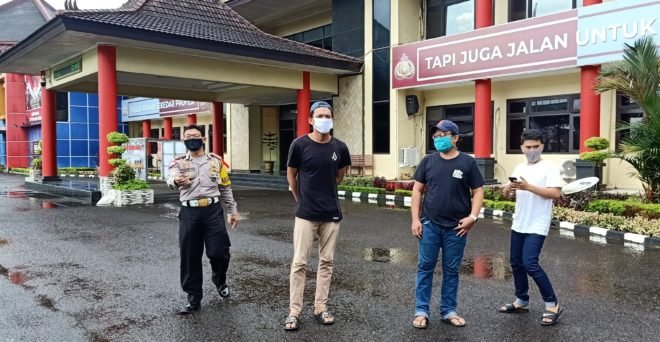 Tiga Pengendara Atraksi Angkat Ban di Jalan Minta Maaf