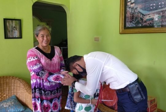 Anggota Polres Bangka Barat Salurkan Bantuan ke Keluarga Rekannya yang Wafat