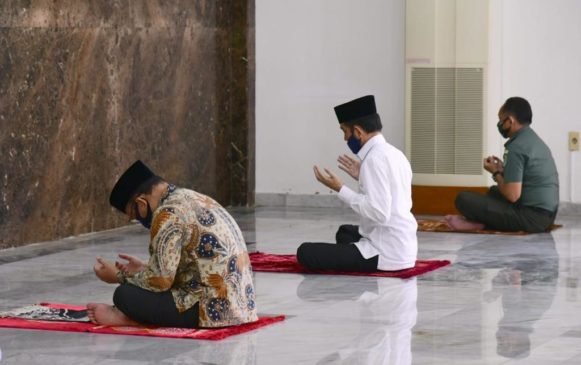 Presiden Jokowi Salat Jumat di Masjid Istana Bogor