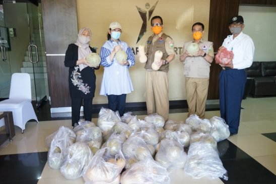 Feby Deru Sumbang Buah-buahan Segar untuk Penghuni Rumah Sehat JSC