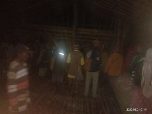 Menari di Rumah Adat Emaida Seperti Obat Larut yang Sangat Ampuh Bagi Penari