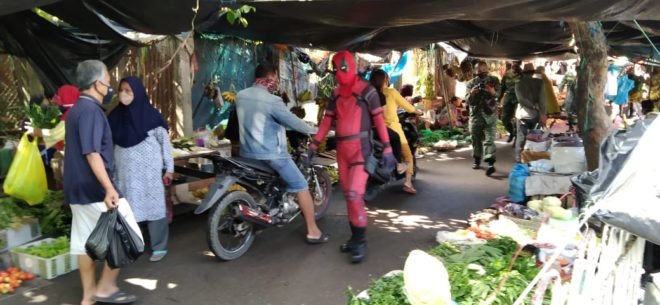 Cegah Penyebaran Covid-19, Superhero dan Spiderman Muncul Di Pasar Kayuagung