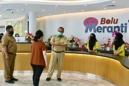 Ajak Pelaku UMKM dan Masyarakat Taat Protokol Kesehatan, Akhyar Tinjau UMKM di Kota Medan