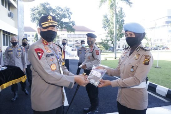 Cegah Covid-19, Kapolda Sumsel Bagikan Masker dan Suplemen