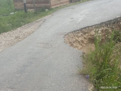 Warga Minta Pemda Deiyai Perbaiki Bodi Badan Jalan Menuju Tibar