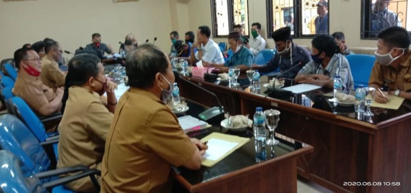 Adukan Kinerja Pj Kades, Warga Desa Ujung Tanjung Audiensi dengan DPRD Banyuasin