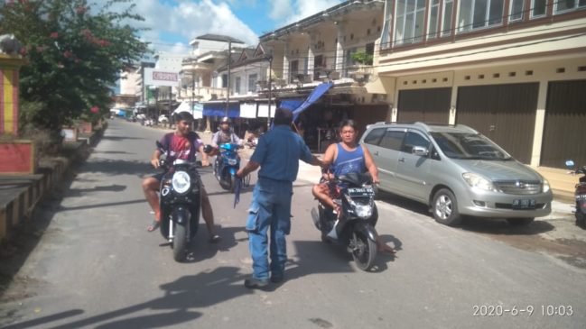 Pengusaha Muda di Bangka Barat Bagikan Ratusan Masker Secara Gratis
