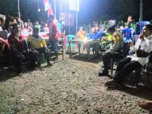 Ratusan Warga Tebedak II Datangi Kades Tuntut Keadilan