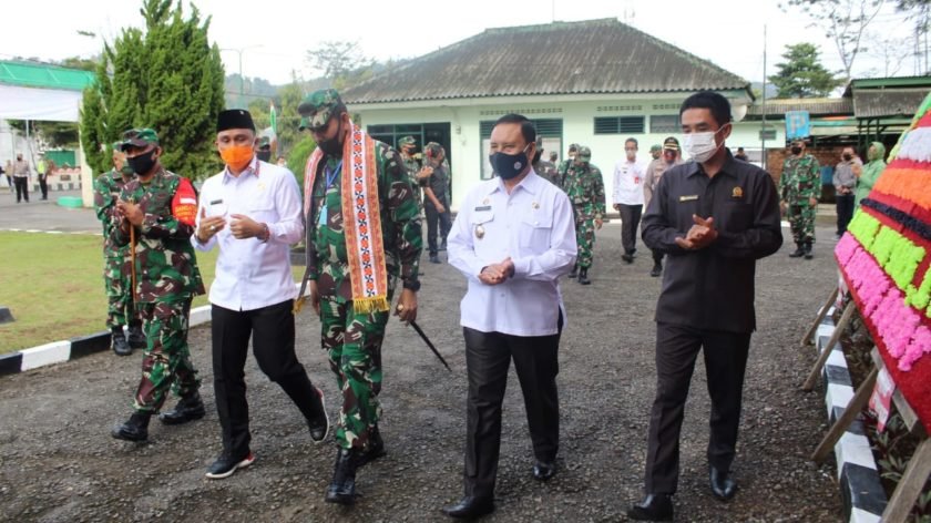 Kunker Pangdam II/Sriwijaya Disambut Langsung Dandim 0422/LB