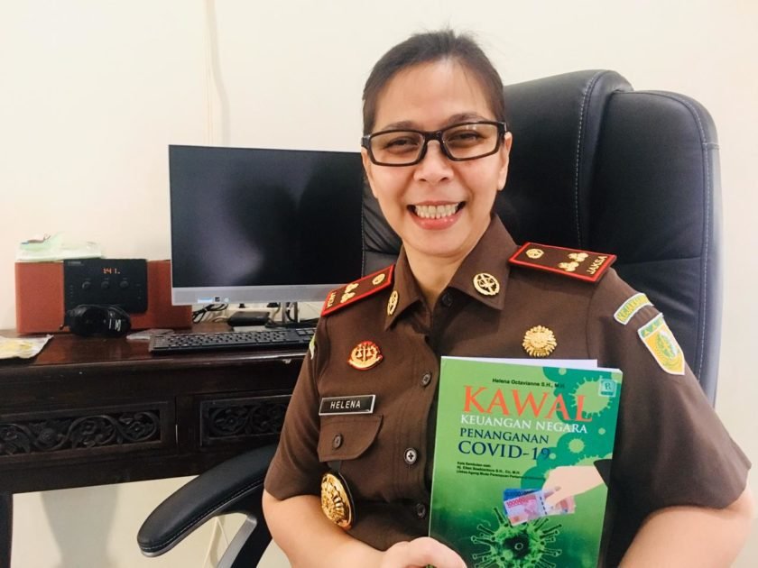 Kejari Bangka Barat Terbitkan Buku Tentang Covid-19
