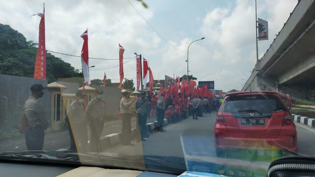 Ribuan Kader PDIP Geruduk Polda Sumsel