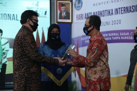 BNN Beri Penghargaan Kepada Insan dan Instansi Berjasa Dalam P4GN