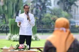 Presiden Jokowi Ajak Pelaku Usaha UKM Tetap Optimis Hadapi Pandemi