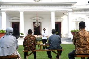 Presiden Jokowi Serahkan Bantuan Modal Kerja bagi Pelaku Usaha Mikro dan Kecil